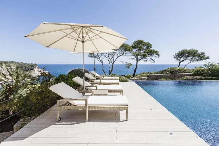 Bild: Edles Grau für die Terrasse: Design-Dielen für besondere gestalterische Akzente