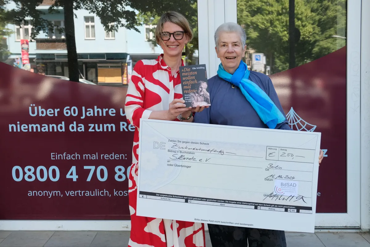 Gemeinsam gegen Einsamkeit im Alter! Elke Schilling, Silbernetz e.V. (re) und Anja Mikulla, BdSAD (© Silbernetz e.V.)