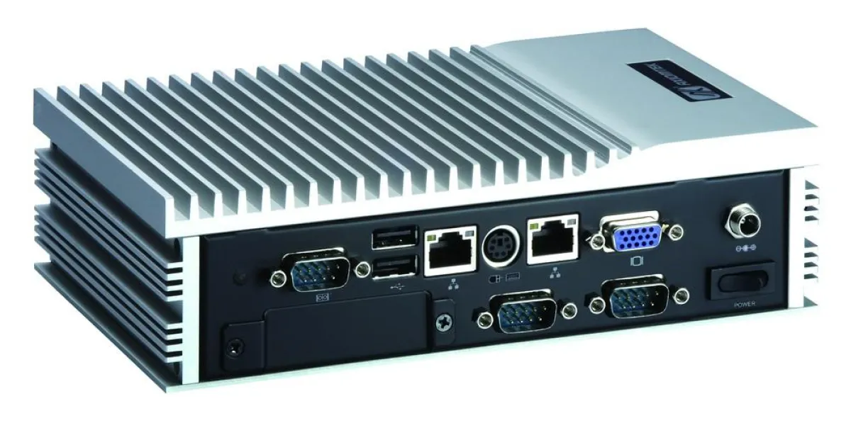 Kompakter, lüfterloser Box PC für industrielle Anwendungen von Axiomtek