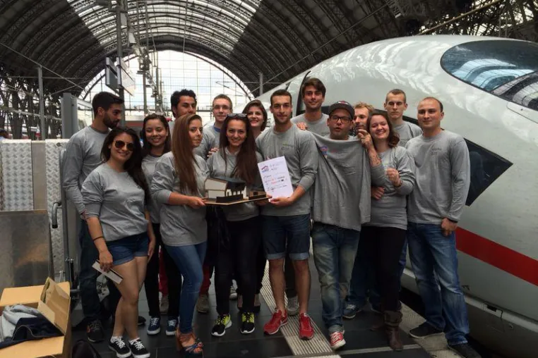 Bild: Endspurt beim Solar Decathlon Europe: Team der Fachhochschule Frankfurt fährt zum Wettbewerbsfinale