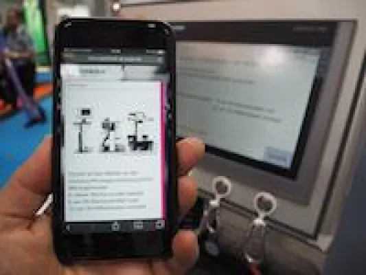 Bild: ROEMHELD auf der Automatica: teilautomatisierte Handmontage mit modularem und skalierbarem System