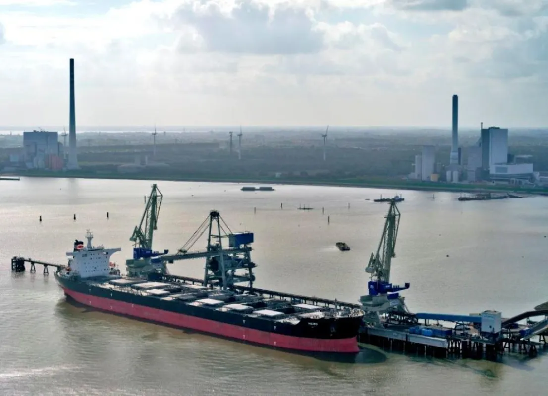Foto: Hero Lang. Niedersachsenbrücke in Wilhelmshaven