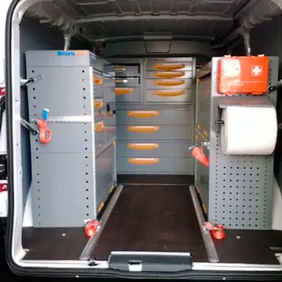 Bild: Ein Peugeot Expert von StoreVan für die Wartung von Kühlanlagen