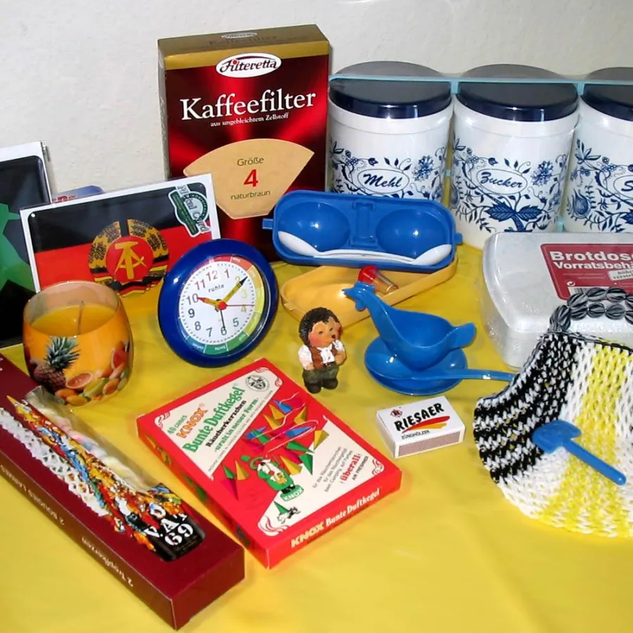 Einkaufsnetz, Brotdose und Hühnereierbecher - die Klassiker im DDR-Haushalt sind immer noch zu haben und erfreuen sich großer Beliebtheit
