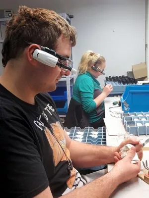 Bild: Ubimax stellt industrielle Datenbrillenlösungen auf der CeMAt in Hannover vor