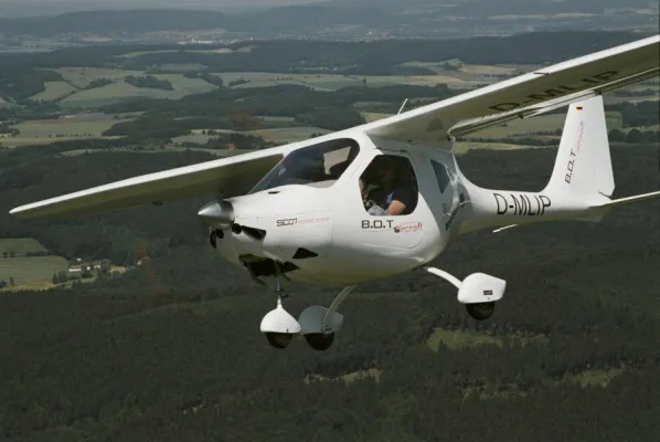 Bild: Mit dem Ultraleichtflugzeug SC07 Speed Cruiser schneller und sicherer reisen