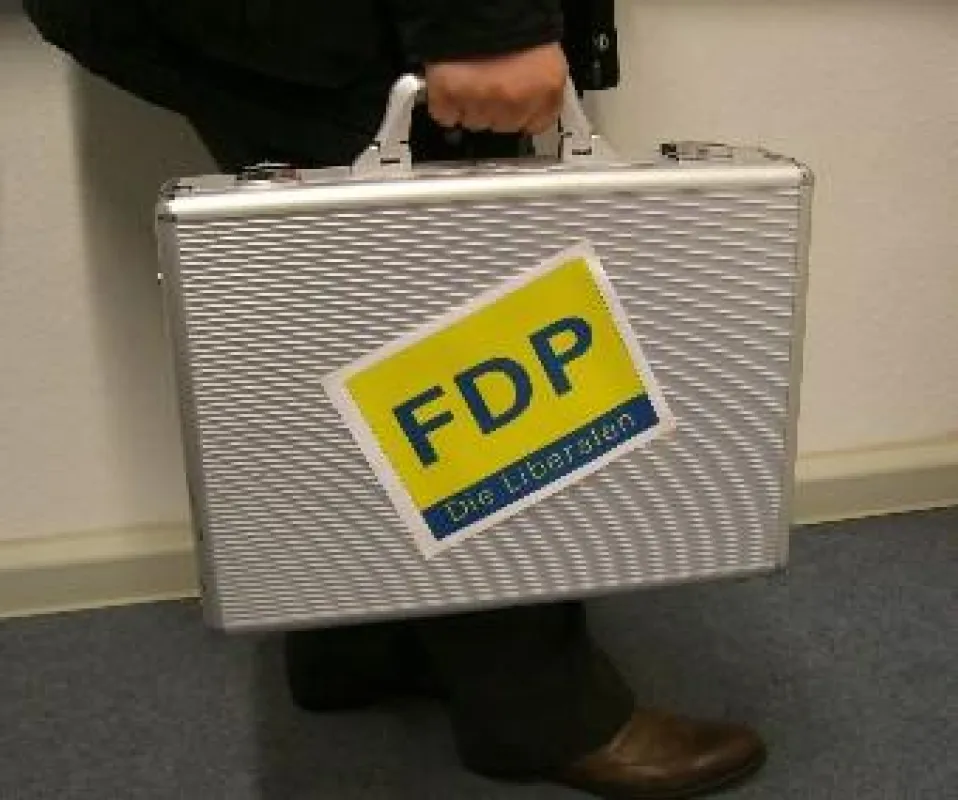 Wer Spenden annimmt begibt sich leicht in Abhängigkeit. Im Gegensatz zur FDP hat die ödp die Annahme von Firmenspenden in ihrem Grundsatzprogramm ausgeschlossen.