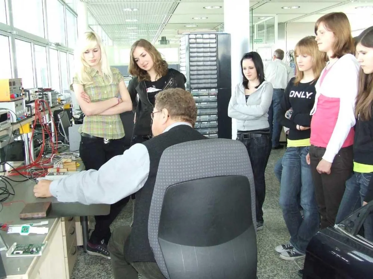 Wie wird Spannung gemessen? - Ein Exkurs in die Mechatronik