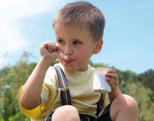 Bild: Intensives UV-Licht im Kampf gegen Bakterien in Packstoffen
