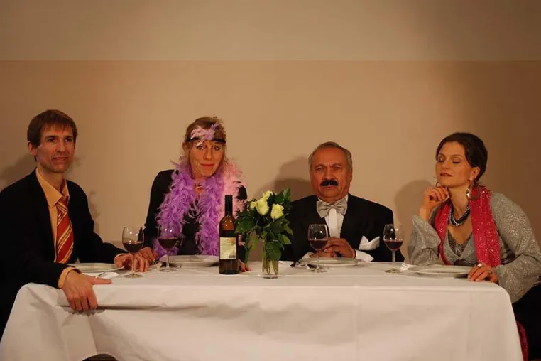 Ein Herz und eine Seele, die satirische Dinnershow. Bild: Ein Herz und eine Seele, die satirische Dinnershow.