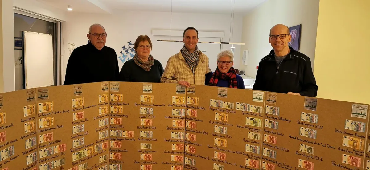 Foto: v.l.n.r. Horst Wessel (Stell. Vorsitzender), Jutta Burchard (Vorsitzende Kinder auf Schmetterl