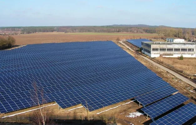 Bild: Goldbeck Solar GmbH schafft neuen Glanz auf Industriebrache