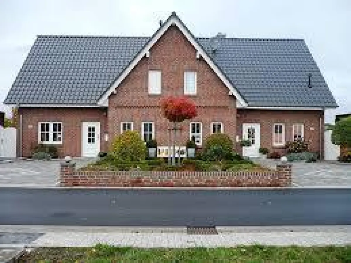 Doppelhaus mit Friesengiebel