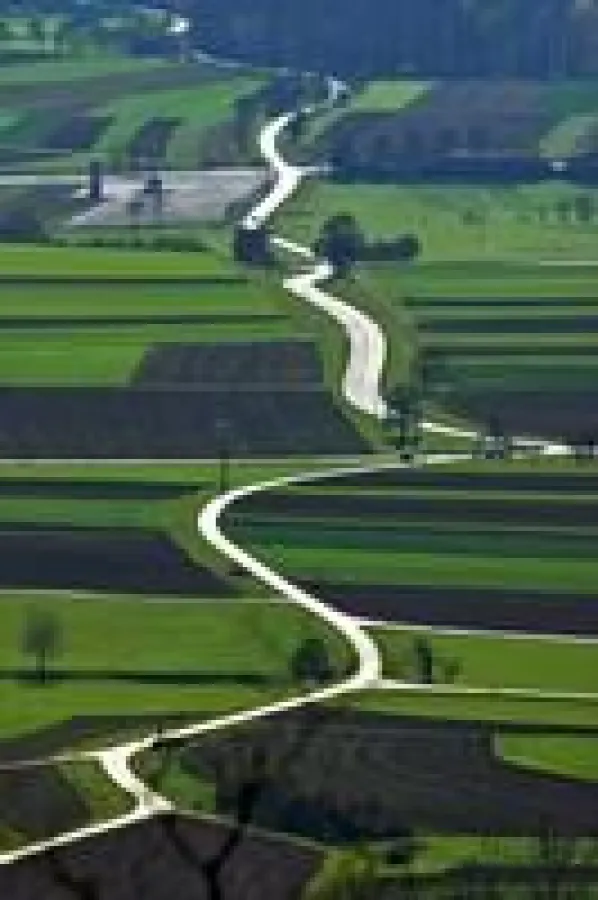 Umwege zum Ziel für die eigene Entwicklung sinnvoll nutzen. Dieser Meinung ist Martina Heisser, Trainerin und Coach für Personal & Personality aus Montabaur. Bildquelle: © Albrecht E. Arnold_Pixelio.d