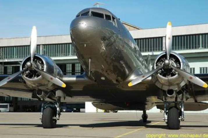 Bild: "Mister Wowereit - Don't close Tempelhof Airport down"