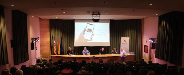 Profis digitalisieren Studenten auf Mallorca Bild: Profis digitalisieren Studenten auf Mallorca