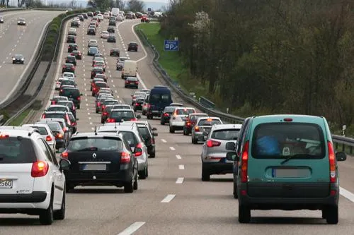 Bild: Mehr Verkehr zum Tag der Arbeit