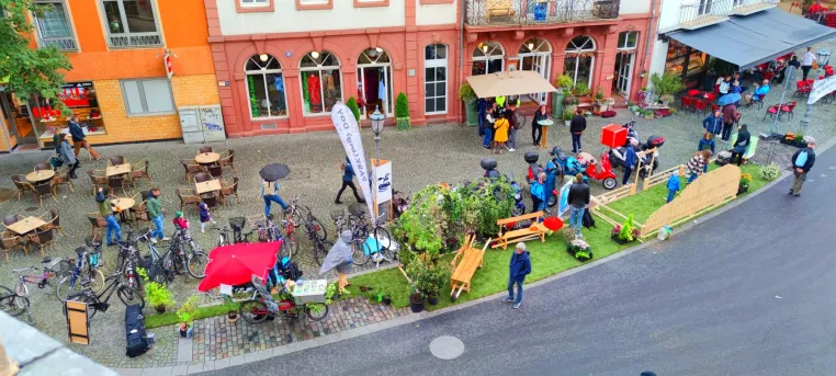 Bild: PARK(ing) Day Mainz am 16.9.2023 - Bunte Inseln der Inspiration im grauen Bleichenviertel