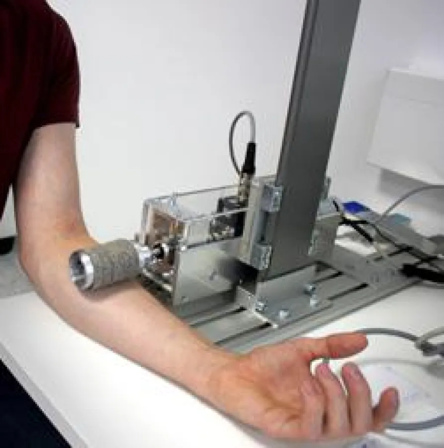 Elektromechanisches Textilapplikator SOFIA 2. ©Hohenstein Institute