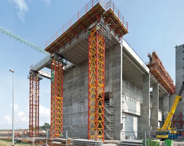 Bild: Schalung, Gerüst und Engineering für massiven Kraftwerksbau