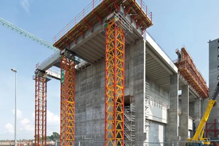 Bild: Schalung, Gerüst und Engineering für massiven Kraftwerksbau