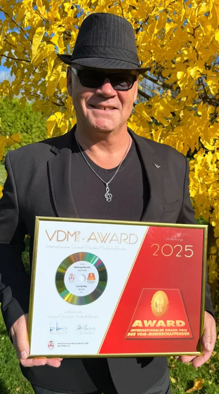 MrGeorge gewinnt den VDM Award 2025 in der Kategorie Pop (© MrGeorge Publishing)