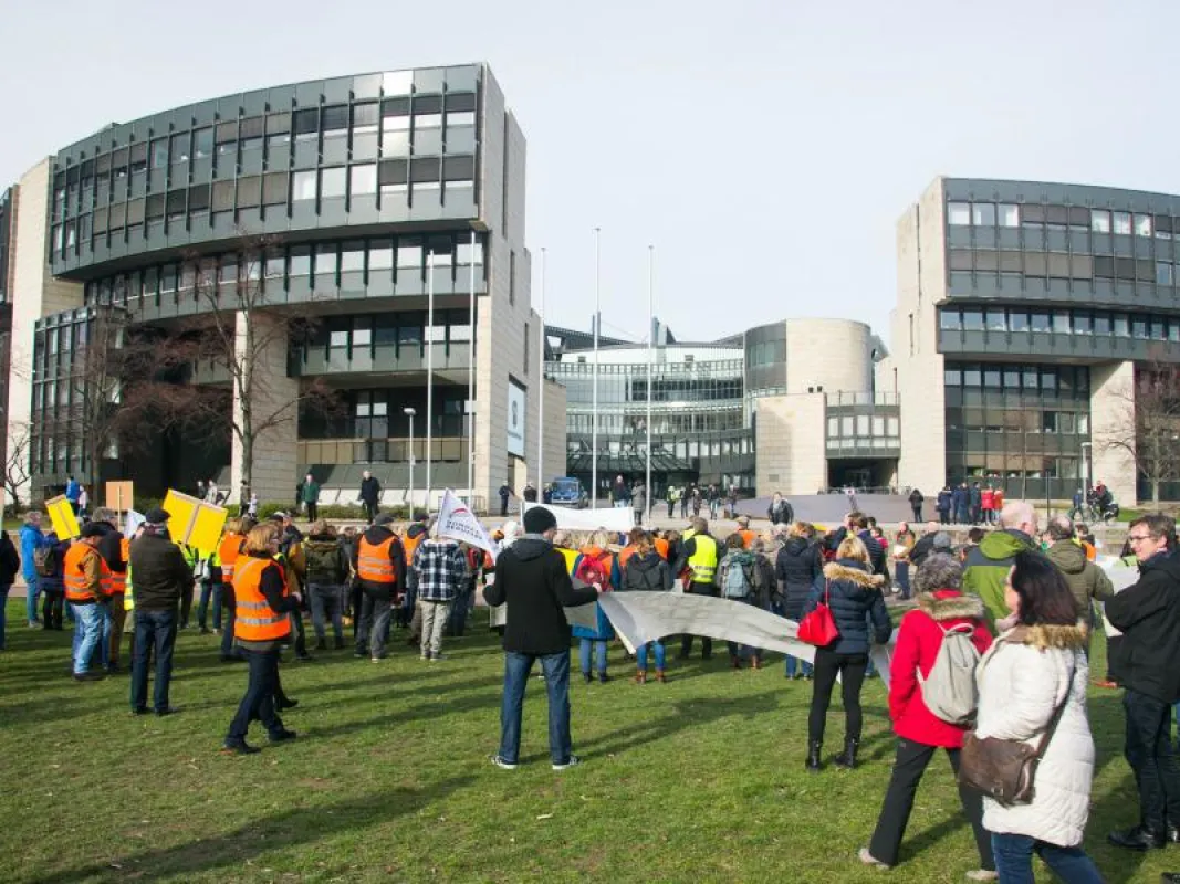 Protest vor dem Düsseldorfer Landtag (c) BdB