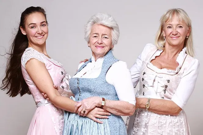 Zum Muttertag: LIMBERRY mit Tochter-Mutter-Oma-Fotoshoot als Auftakt der “Generation L” - Kampagne Bild: Zum Muttertag: LIMBERRY mit Tochter-Mutter-Oma-Fotoshoot als Auftakt der “Generation L” - Kampagne