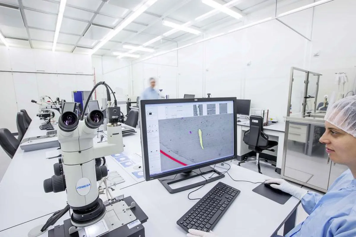 Fraunhofer IPA helps to shape different regulations for cleanroom technology. The experts will present important new developments at the Cleanzone and Lounges on Tour trade fairs. (ISS DEBEOS Studios)