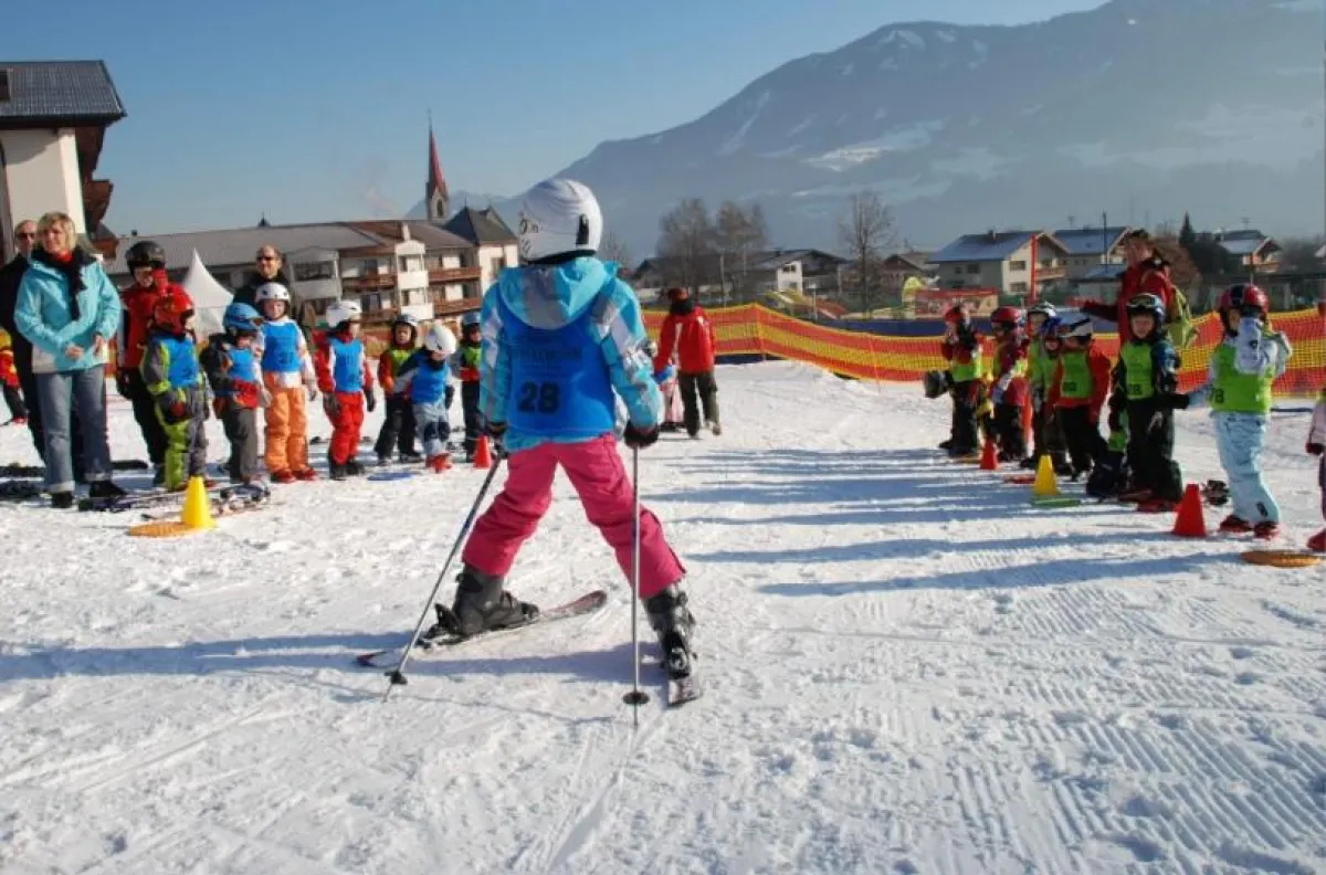 Beim Abfahrtsrennen im Zieleinlauf