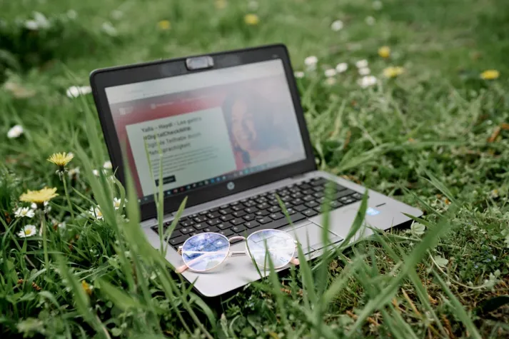 Bild: Digitale Teilhabe für alle - #DigitalCheckNRW ins Russische übersetzt