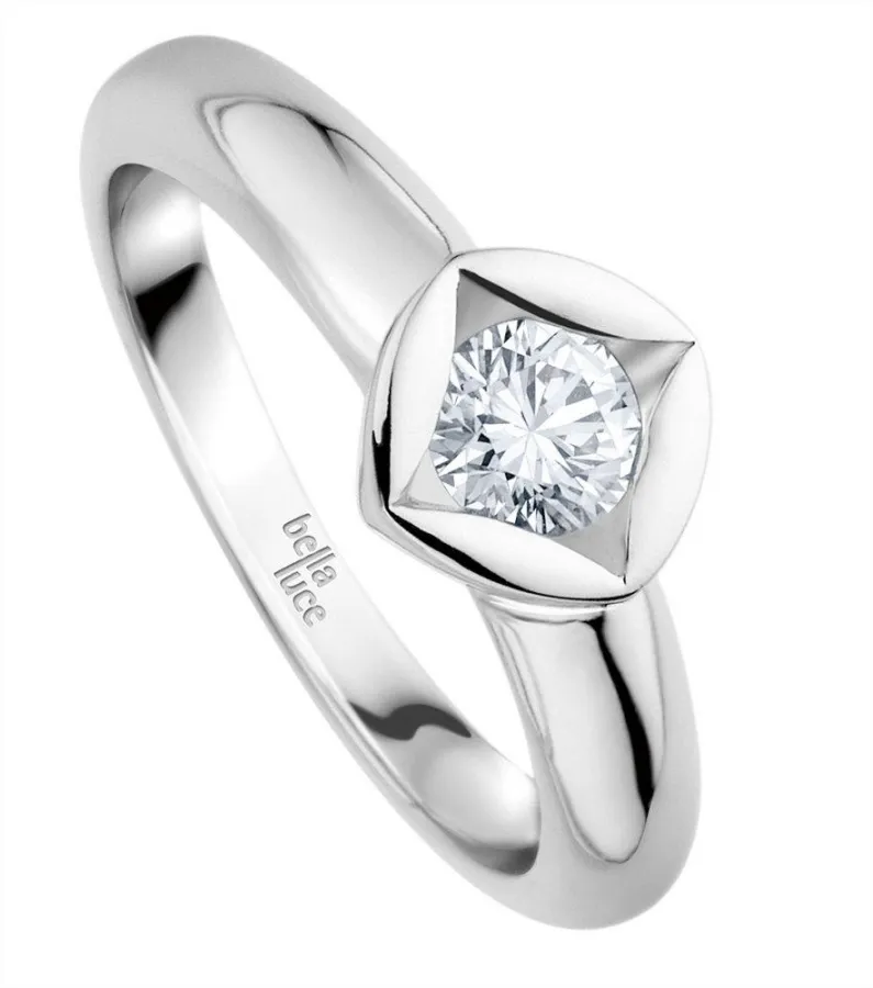 bellaluce Solitaire mit der charakteristischen Rautenfassung