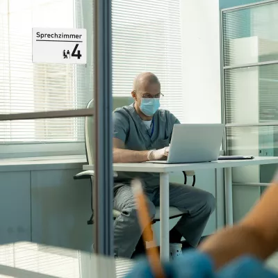 Bild: Praxisschilder für innen und außen: Ihre Visitenkarte aus Acryl, Glas oder Folie