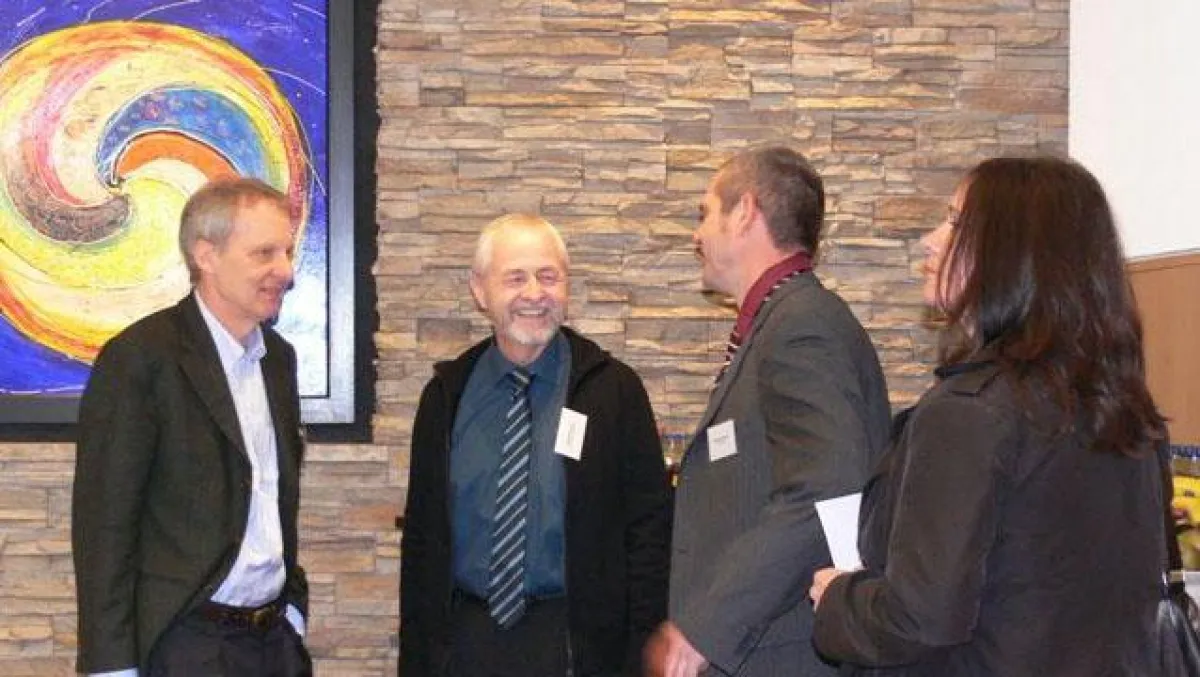 Fachtagung 2011: D. Stoyan und J. Lenz im Gespräch mit Workshopteilnehmern