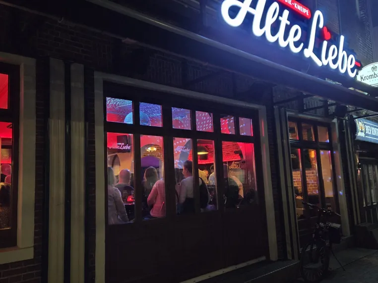 Bild: Noch mehr Live-Sport in Emden: Musikkneipe „Alte Liebe“ setzt als Sky Sportsbar & DAZN Sportsbar neue Maßstäbe