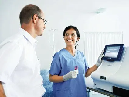 Bild: Hochwertige patientennahe Labordiagnostik gewinnt an Bedeutung im klinischen Alltag und im häuslichen Bereich