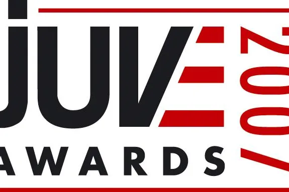 r.o.w. consulting & Interwoven zeichnen die Kanzlei des Jahres für Steuerrecht auf den Juve Awards 2007 aus Bild: r.o.w. consulting & Interwoven zeichnen die Kanzlei des Jahres für Steuerrecht auf den Juve Awards 2007 aus