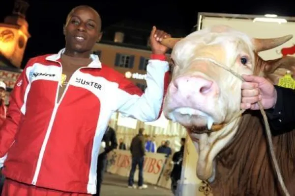 John Mwangangi ungeschlagen - auch bei der Corrida Bulloise am 21.11.2009 Bild: John Mwangangi ungeschlagen - auch bei der Corrida Bulloise am 21.11.2009