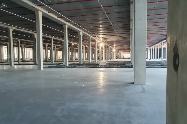 Industrieboden von Korodur bildet die Basis für neues Zalando-Logistikzentrum in Polen Bild: Industrieboden von Korodur bildet die Basis für neues Zalando-Logistikzentrum in Polen