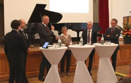 Gemeinsam für unsere Patienten - Zehn Jahre Pneumologie am Krankenhaus vom Roten Kreuz Bad Cannstatt Bild: Gemeinsam für unsere Patienten - Zehn Jahre Pneumologie am Krankenhaus vom Roten Kreuz Bad Cannstatt
