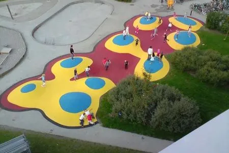 Bild: Die Übergangszeit der europäischen Normung für Kinderspielplätze läuft aus