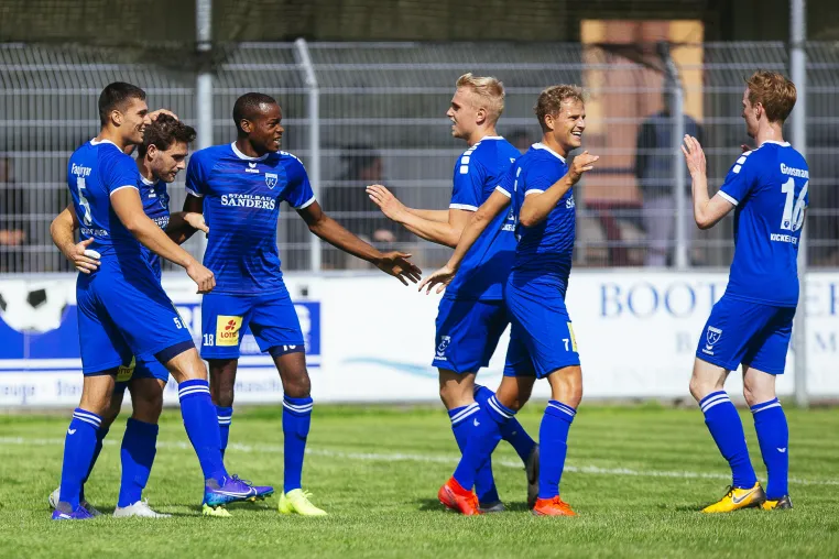 BSV Kickers Emden kann mehr als das Runde ins Eckige bringen Bild: BSV Kickers Emden kann mehr als das Runde ins Eckige bringen