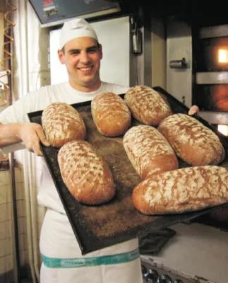 Die 5. Lange Nacht des Backens in Schöneberg - Bäckerei Johann Mayer öffnet ihre Backstube für das Publikum Bild: Die 5. Lange Nacht des Backens in Schöneberg - Bäckerei Johann Mayer öffnet ihre Backstube für das Publikum