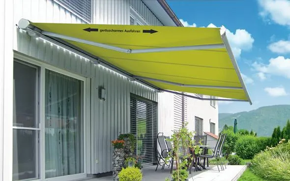 Bild: Sonnenfänger für Schattenplätze - Neues Solar-Modul von markilux liefert Strom für motorisierte Markisen