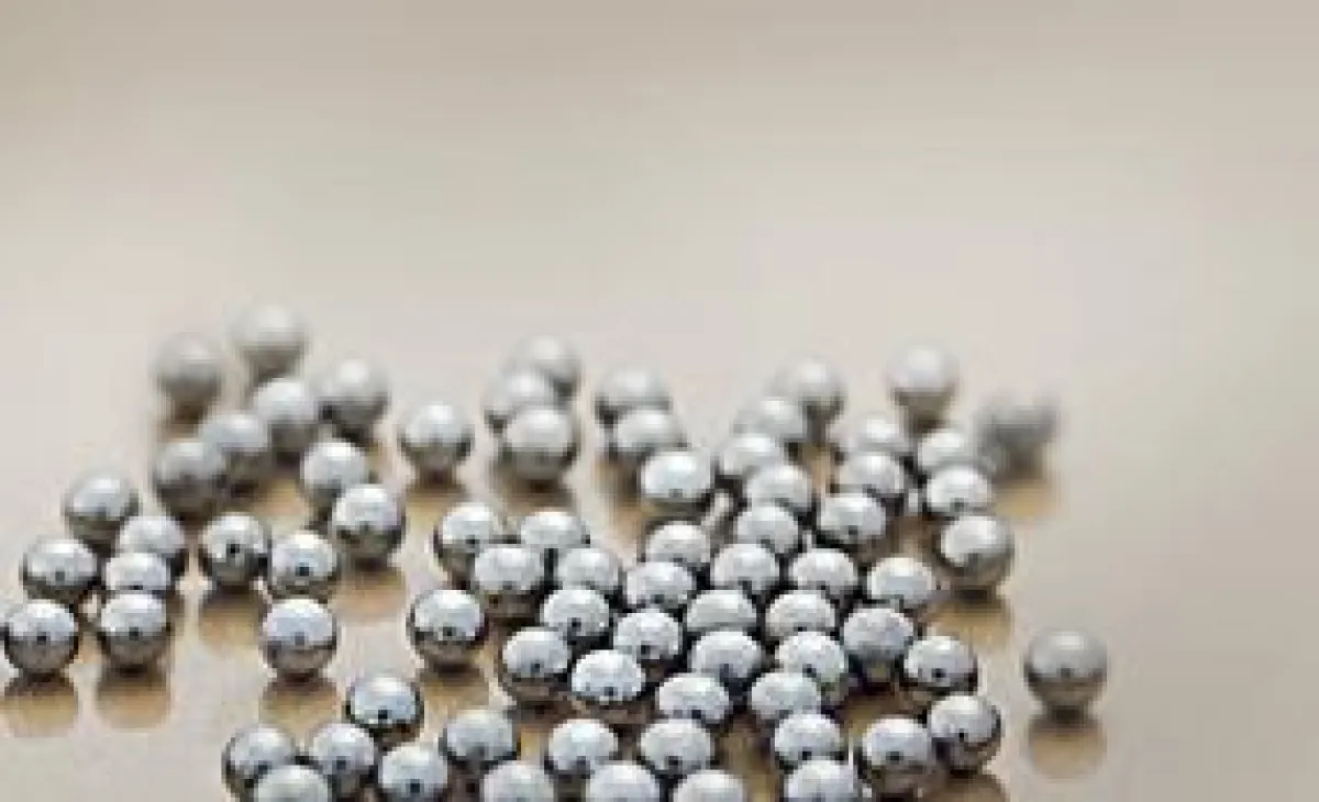 Kleine Kügelchen aus Ruthenium-Osmium-Legierungen (Durchm. 0,6 -1,6 mm) sind als Schreibköpfe für Füllfederhalter unverzichtb