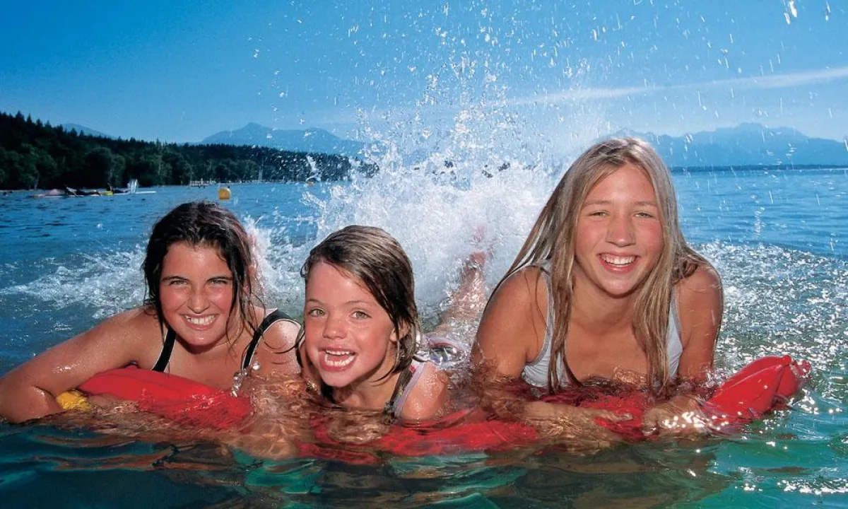 Badespaß am Chiemsee - nicht nur für Kinder ein Vergnügen.