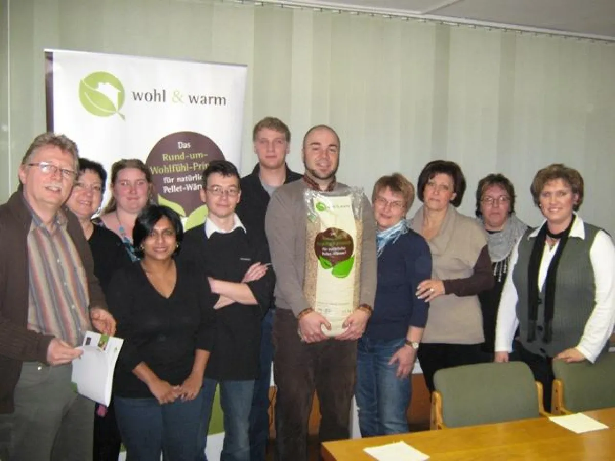 Herr Jürgen und Frau Ute Kreckel (1. u. 2. v. l.), das Team der Hessenmühle