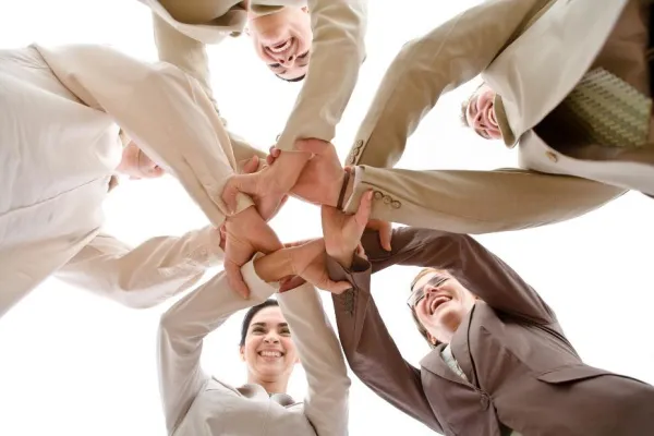 Bild: L & D spendet für die Flutopferhilfe Gastgewerbe der DEHOGA