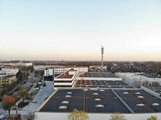 Urbane Mobilität wird grüner: Münchner E-Bike-Flotte erhält Ökostrom aus größter innerstädtischer PV-Anlage Bild: Urbane Mobilität wird grüner: Münchner E-Bike-Flotte erhält Ökostrom aus größter innerstädtischer PV-Anlage