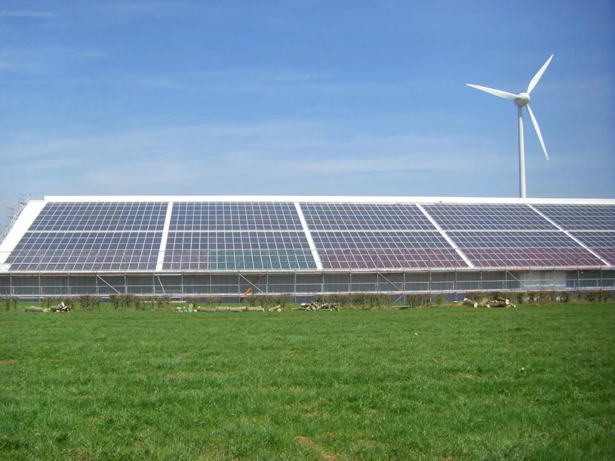 Die Photovoltaik-Anlage auf dem Kuhstall von Milchbauer Walter Collas produziert jährlich 240.278 Kilowattstunden Strom.